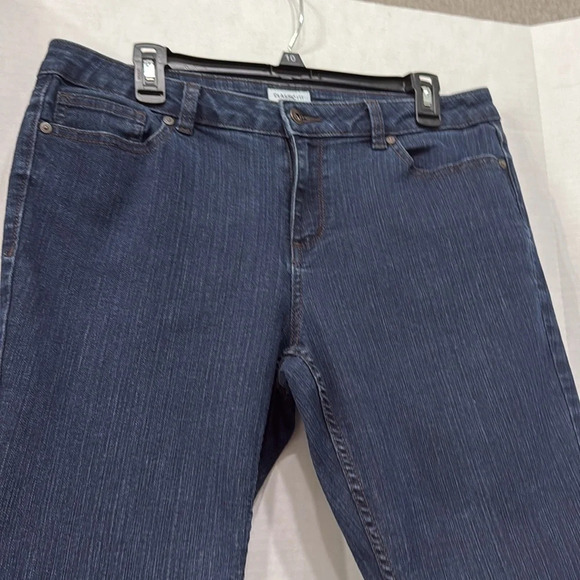 Liz Claiborne Dark Blue Wash Classic Fit Bootcut Jeans Size 12 Inseam 31.5 - Picture 2 of 9